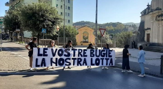 La protesta per l'ospedale di Cava de' Tirreni
