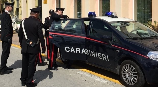 L'82enne è stata disarmata dai carabinieri