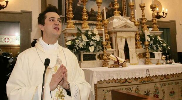 La procura: «Don Francesco, il prete arrestato per droga è sieropositivo». E ora scatta anche la denuncia per tentate lesioni