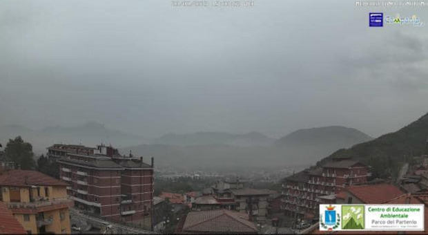 Le webcam dell'Osservatorio di Montevergine immortalano le polveri sottili su Avellino