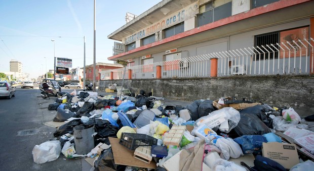 L'allarme della Carfagna: «Preoccupa il ritorno dei cumuli di rifiuti»