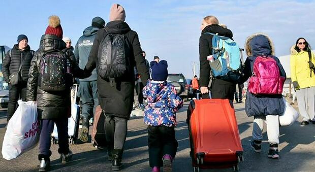 Profughi in partenza dall'Ucraina