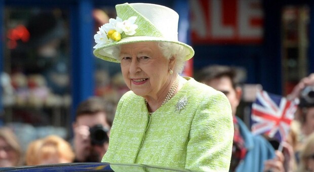 Regina Elisabetta salute cambio programma per la Pasqua