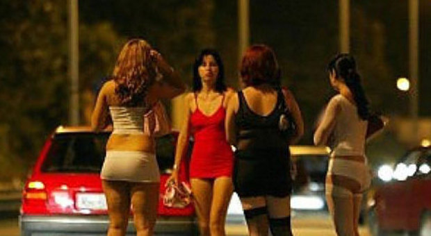 Via libera al primo quartiere a luci rosse: prostituzione legale in alcune strade di Roma