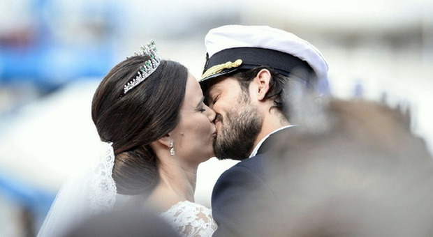 Il principe e la modella hot: Carl Philip di Svezia ha sposato la star dei reality