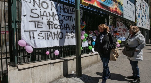 Bimba ferita a Napoli, nuove speranze: via i coaguli, Noemi respira meglio