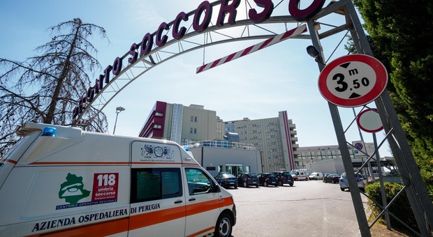 Perugia, incidente sul lavoro: muore operaio per il crollo di un muro abbattuto dal camion che stava guidando
