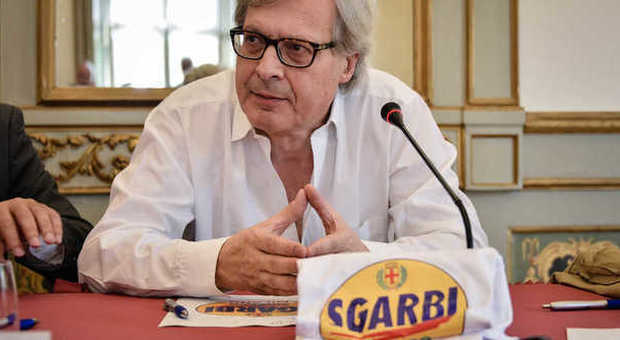 L'annuncio di Sgarbi: "Mi candido a sindaco di Milano con una lista civica, sono il più popolare"