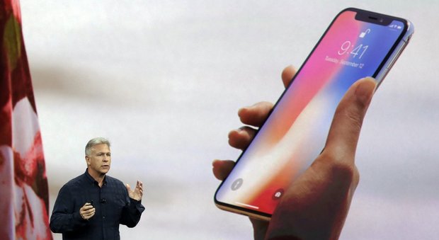 Apple, l'analista: «iPhone X potrebbe presto essere ritirato per le scarse vendite»