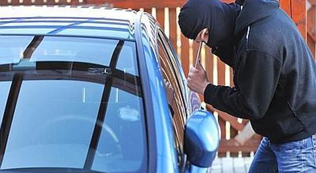 Auto nel mirino dei ladri, decine di furti segnalati a Porto Sant'Elpidio