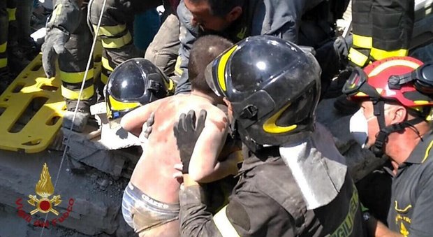 Terremoto a Ischia, Monica, medico milanese in vacanza: «Così abbiamo salvato i bimbi intrappolati