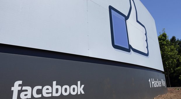 Insulta su facebook il proprio meccanico: «Inesperto e arruffone» ora sarà processato per diffamazione