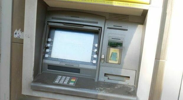 Orta Nova, ignoti fanno esplodere bancomat Poste Italiane: boato in paese