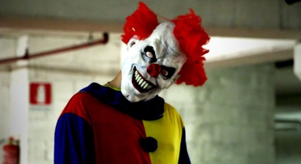 Newcastle, clown si aggirano vicino alla scuola e terrorizzano gli studenti. La polizia indaga