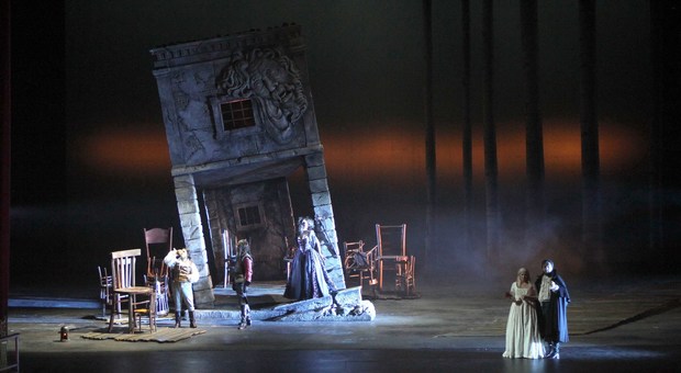 Una scena del Rigoletto, con la regia di Turturro