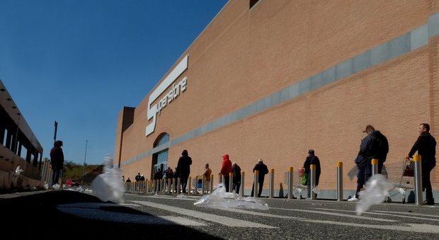 Roma, supermercati aperti nei festivi: minacce di sciopero bianco