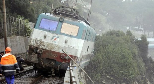 Il treno deragliato ad Andora