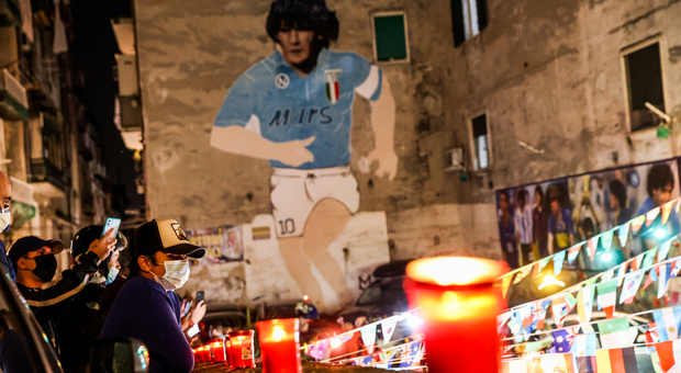 Lotto, i numeri di Maradona: c'è chi gioca un terno secco sulla ruota di Napoli