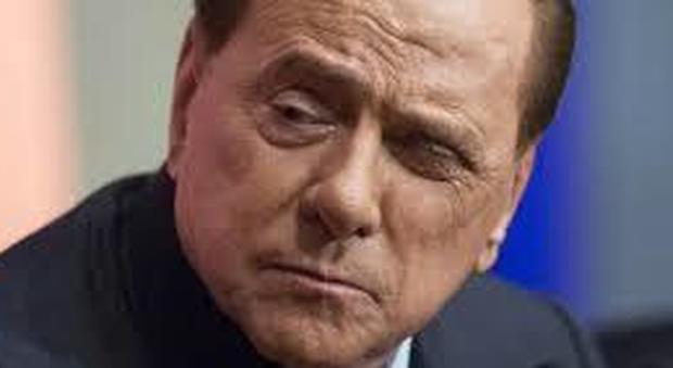 Berlusconi, nuova accusa di corruzione: «Fino a 2 mesi fa pagava ancora le ragazze»