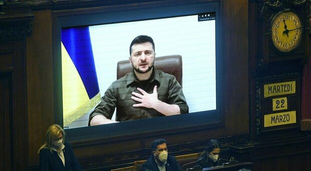 Ucraina, chi scrive i discorsi di Zelensky? Un team di sceneggiatori dietro il successo del presidente-attore