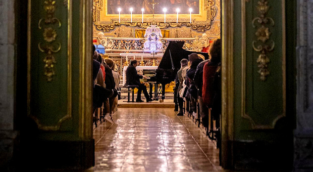 Un concerto di pianoforte nella chiesa di San Giorgio