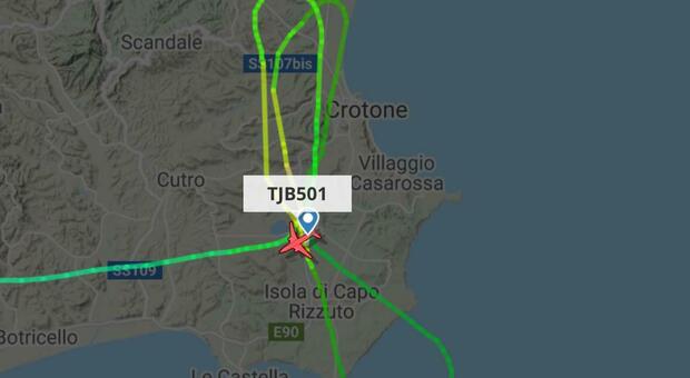 Lazio, paura e goliardia sul volo per Crotone: il maltempo complica l'atterraggio e il ritorno VIDEO