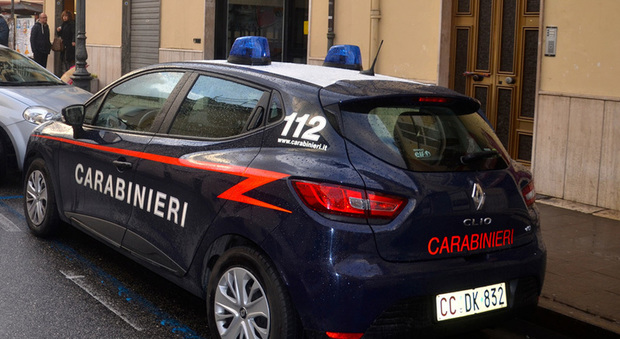 Roma, minaccia l'autista e spacca il finestrino: denunciato
