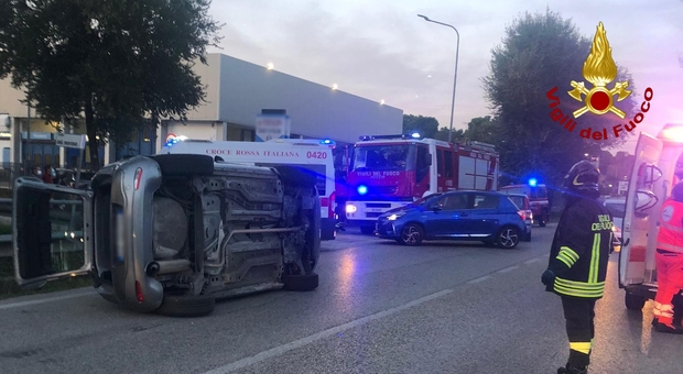 Scontro tra tre auto lungo l'Arceviese: quattro feriti, traffico in tilt