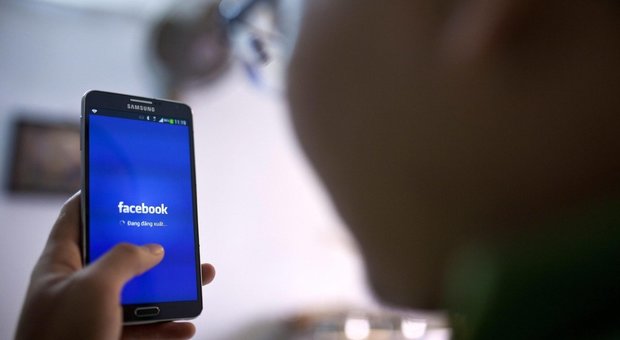 Uganda, tassa su Facebook e Whatsapp per sanare il debito e frenare il gossip