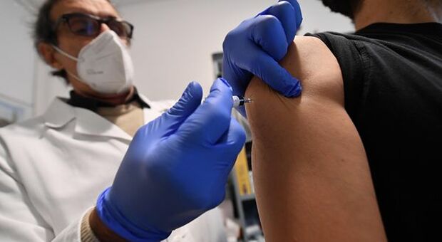 Vaccini, Rezza: "Per tenere sotto controllo virus serve copertura del 90%"