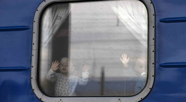 Bambini ucraini, la denuncia: «Deportano i nostri figli in Russia e poi li fanno adottare»