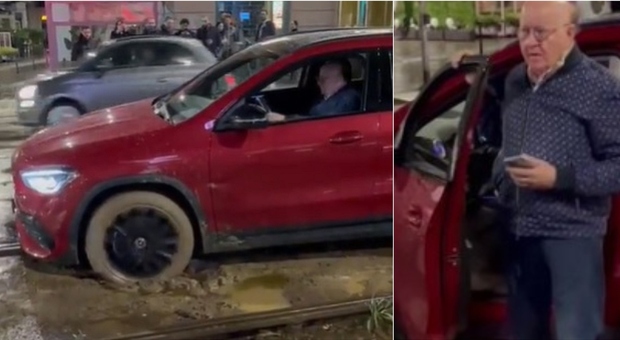 Massimo Boldi incastrato in auto tra le rotaie del tram a Milano, il video virale sui social