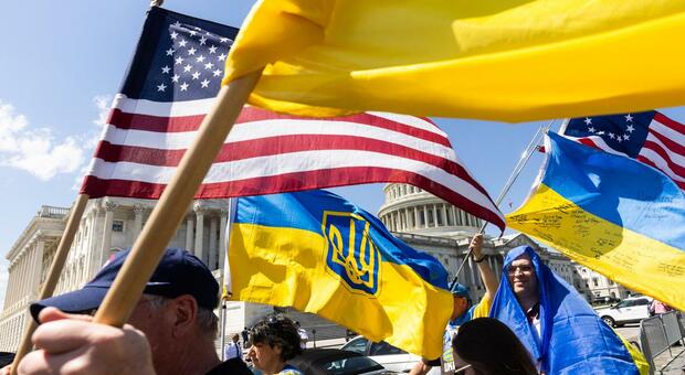 Ucraina, gli Usa sbloccano gli aiuti: in arrivo 60 miliardi. Kiev: salveranno tante vite