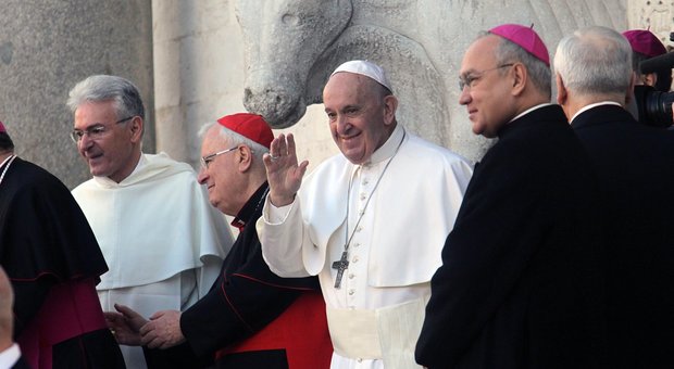 Papa Francesco ai politici europei: non alimentate le paure, tanti discorsi sulla razza come nel nazismo