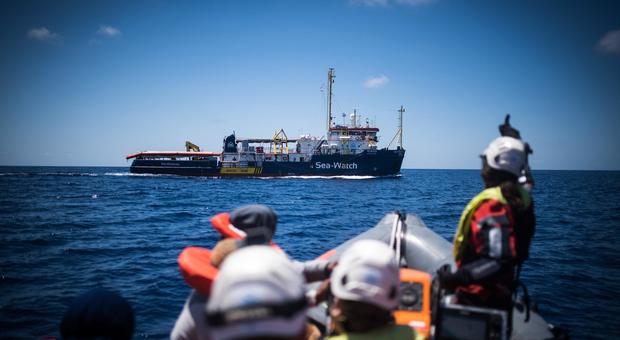 Sea Watch: «Entreremo in acque italiane per ragioni umanitarie»