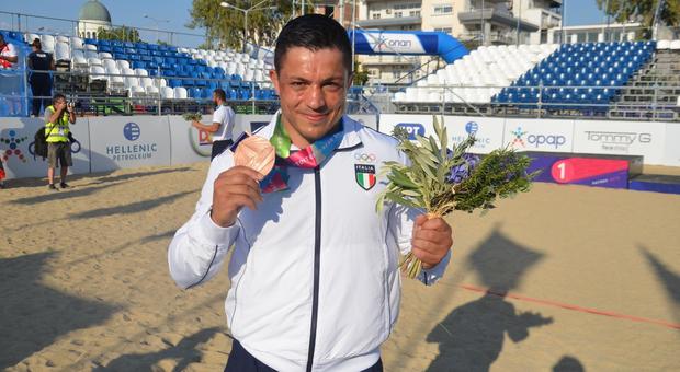 Carmelo Lumia, da Ostia a Patrasso: l'atleta della Polizia di Stato è bronzo nel beach wrestling