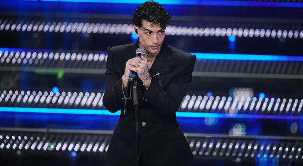 Tony Effe e il litigio con Elodie dopo l'incidente dietro le quinte: cosa è successo a Sanremo