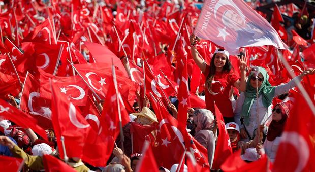 Apoteosi Erdogan. "Un milione sulla spianata a Istanbul" -Twitter