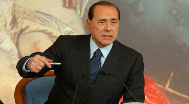 https://statics.cedscdn.it/photos/MED/99/36/8379936_27111032_berlusconi.jpg