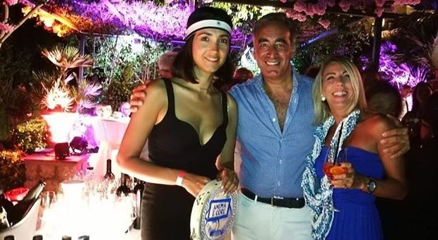 Originale festa Versace a Capri con la Balivo e Romina jr