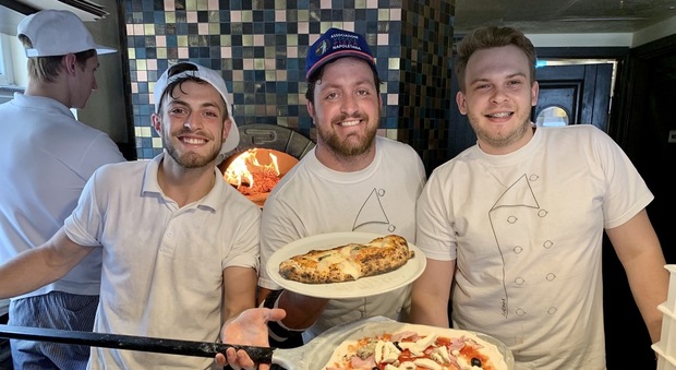 Coronavirus a Napoli, Sos dei pizzaioli «Aiutateci a pagare gli affitti»