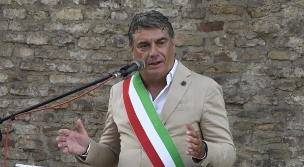 Elezioni europee, il sindaco Seri conferma: «Sono candidato con Azione». In lista tre marchigiani. Nella foto il sindaco di Fano Massimo Seri