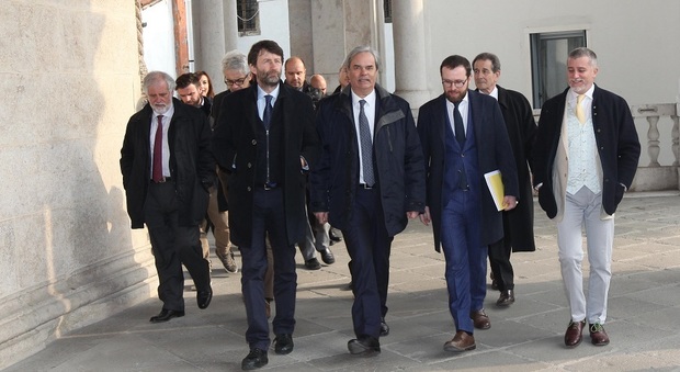 In primo piano, da sinistra, il ministro Dario Franceschini, il sindaco Achille Variati e il vice Jacopo Bulgarini d'Elci