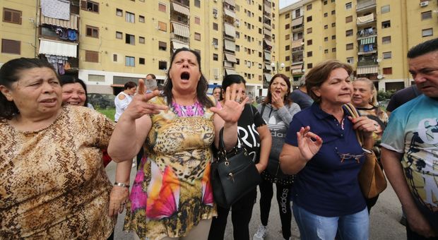 Napoli, protesta a Scampia: rischio sgombero nelle case set di Gomorra