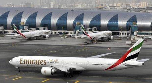 Violenta turbolenza distrugge la sala VIP di un aereo Emirates