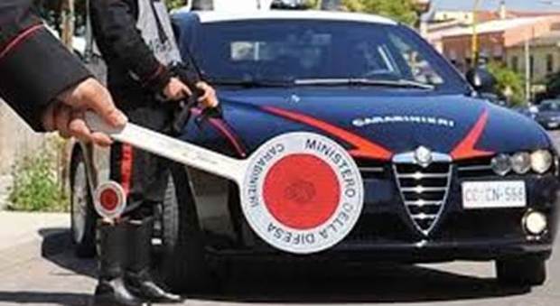 Caserta, contrabbandiere cerca di corrompere i carabinieri: in manette