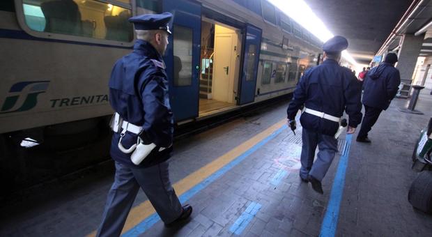 Furti sui treni tra la Calabria e Roma, arrestati quattro napoletani