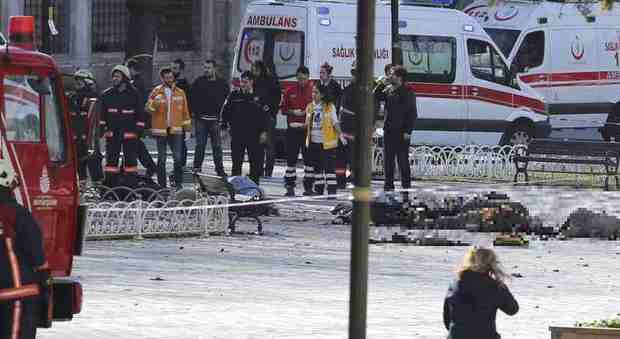 Strage di turisti a Istanbul, primi arresti: il kamikaze aveva chiesto asilo una settimana prima dell'attentato