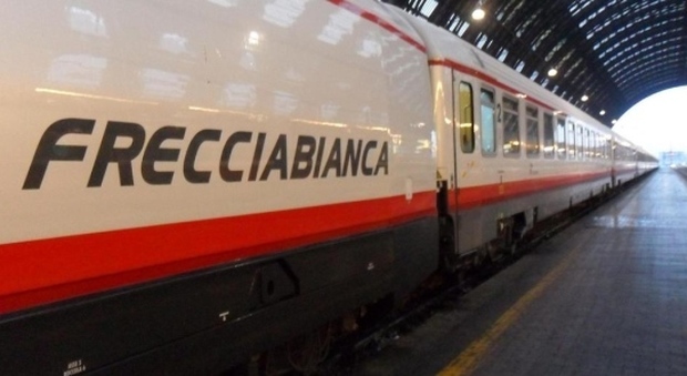 Ragazza investita e uccisa da un treno a Barletta mentre attraversa i binari