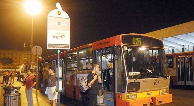 Atac, l'idea di Marino per la movida: bus notturni a tariffa agevolata per i giovani nel weekend